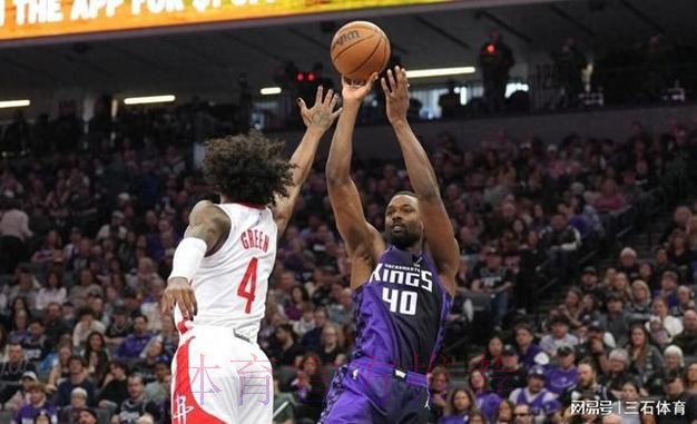 申京突破被切球失误出界,火箭还剩3分钟落后国王10分 申京突破被切球失误出界,火箭还剩3分钟落后国王10分