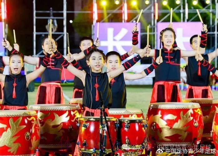 第25届“贝贝杯”开赛，足球少年逐梦张家港